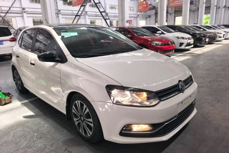 Used Volkswagen Polo 2016 1.6L Automatic Comfort Model Front Right 45 Deg