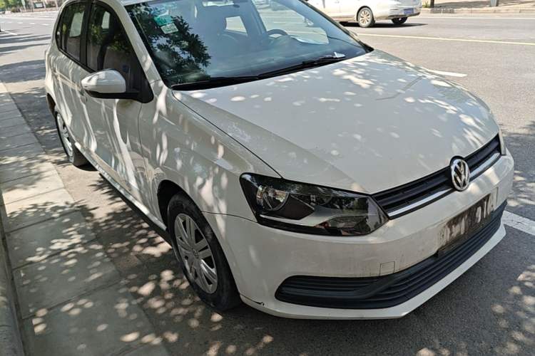 Used Volkswagen Polo 2016 1.4L Manual Fashion Model Front Right 45 Deg