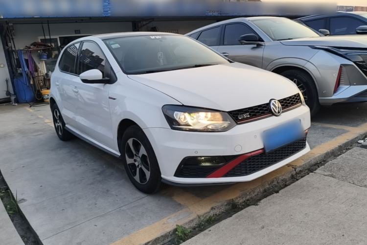 Used Volkswagen Polo 2016 1.4L Manual Fashion Model Front Right 45 Deg