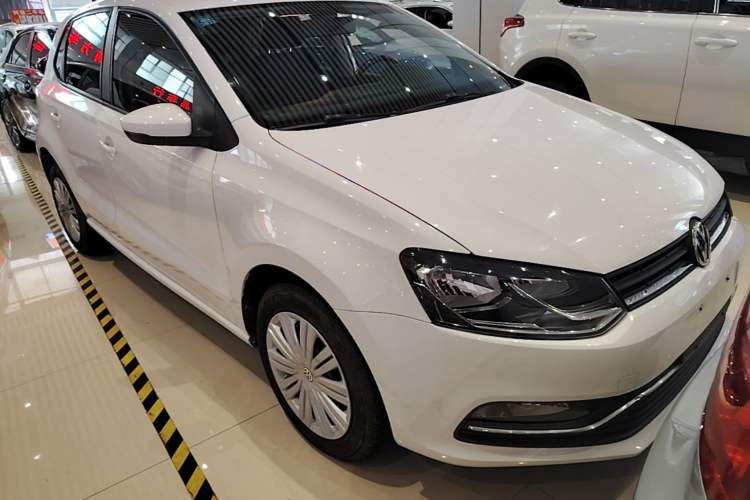 Used Volkswagen Polo 2016 1.6L Automatic Comfort Model Front Right 45 Deg