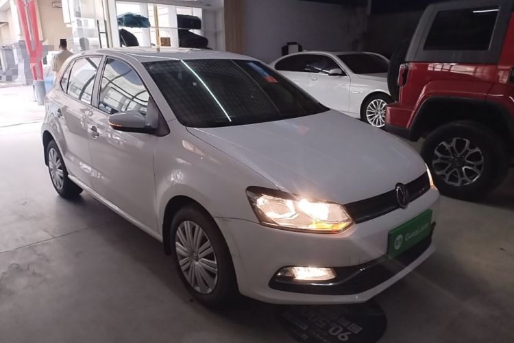 Used Volkswagen Polo 2016 1.6L Automatic Comfort Model Front Right 45 Deg