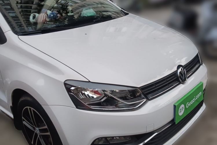 Used Volkswagen Polo 2016 1.6L Automatic Comfort Model Front Right 45 Deg