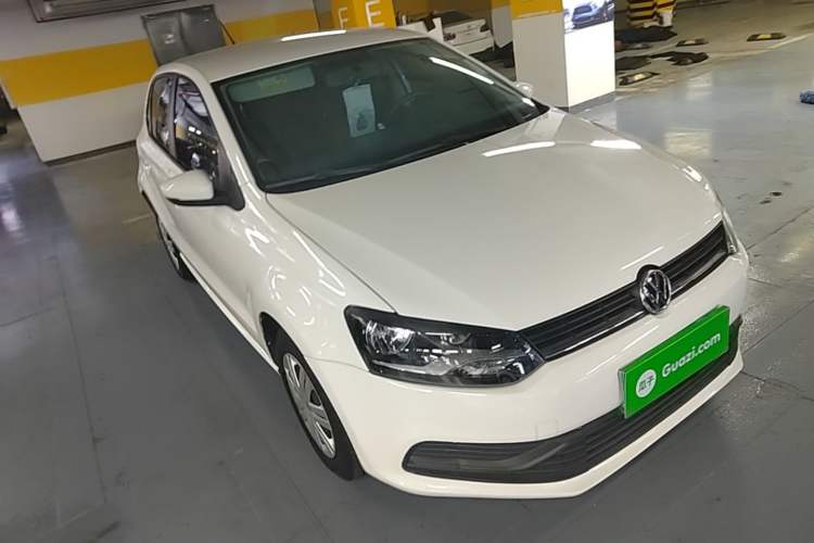 Used Volkswagen Polo 2016 1.4L Automatic Trendy Model Front Right 45 Deg