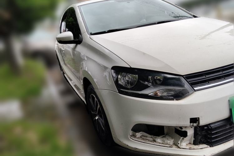 Used Volkswagen Polo 2016 1.4L Automatic Trendy Model Front Right 45 Deg