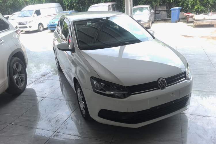 Used Volkswagen Polo 2016 1.4L Manual Fashion Model Front Right 45 Deg