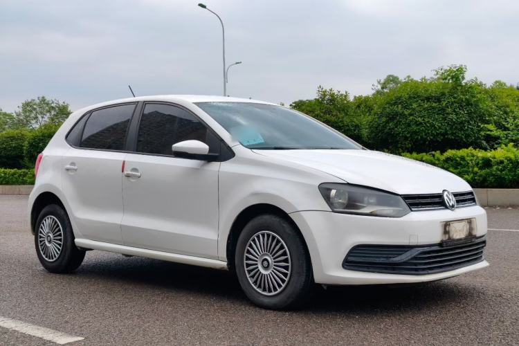 Used Volkswagen Polo 2016 1.4L Manual Fashion Model Front Right 45 Deg