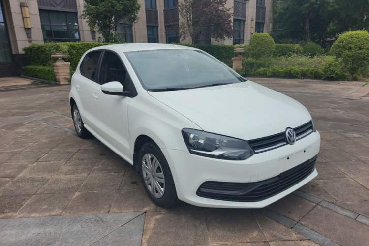 Used Volkswagen Polo 2016 1.4L Manual Fashion Model Front Right 45 Deg