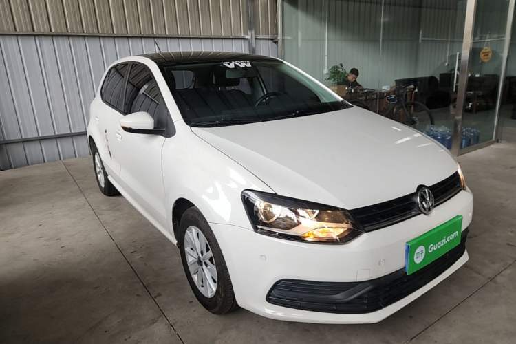 Used Volkswagen Polo 2016 1.4L Manual Fashion Model Front Right 45 Deg