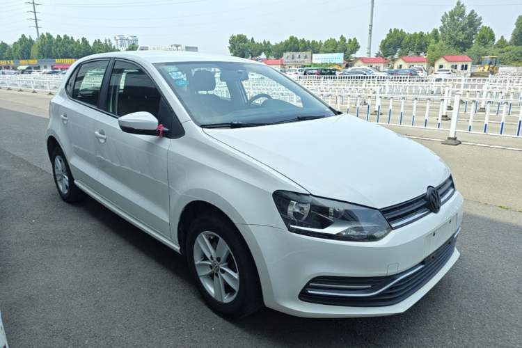 Used Volkswagen Polo 2016 1.4L Manual Fashion Model Front Right 45 Deg
