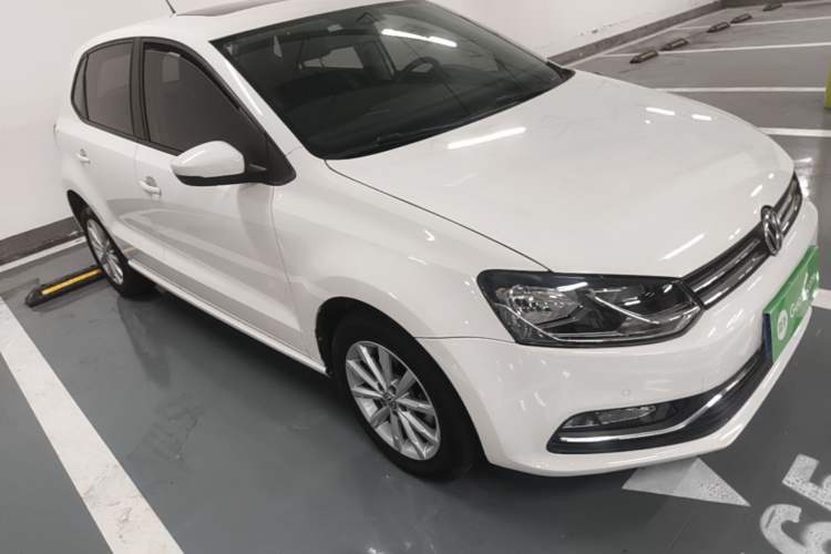 Used Volkswagen Polo 2016 1.6L Automatic Luxury Model Front Right 45 Deg