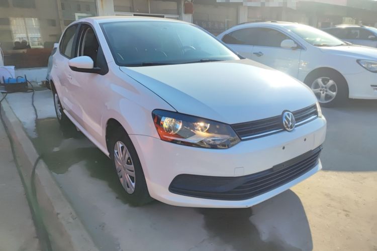 Used Volkswagen Polo 2016 1.4L Automatic Trendy Model Front Right 45 Deg