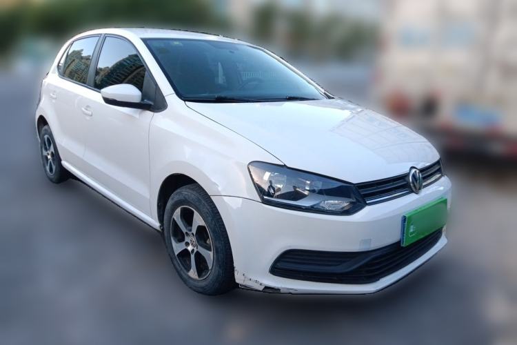 Used Volkswagen Polo 2016 1.4L Manual Fashion Model Front Right 45 Deg