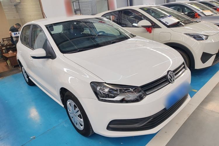 Used Volkswagen Polo 2016 1.4L Manual Fashion Model Front Right 45 Deg