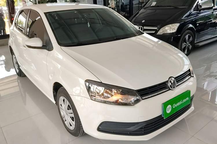 Used Volkswagen Polo 2016 1.4L Automatic Trendy Model Front Right 45 Deg