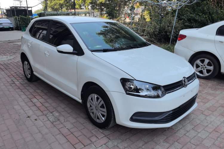 Used Volkswagen Polo 2016 1.4L Automatic Trendy Model Front Right 45 Deg
