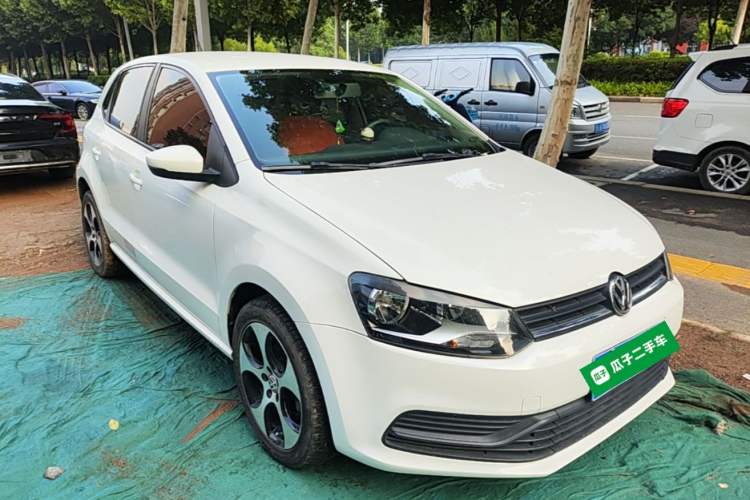 Used Volkswagen Polo 2016 1.4L Automatic Trendy Model Front Right 45 Deg