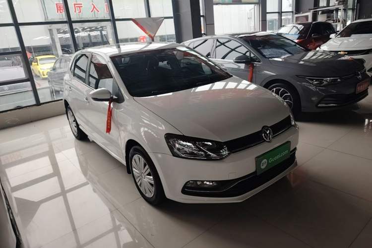Used Volkswagen Polo 2016 1.6L Automatic Comfort Model Front Right 45 Deg