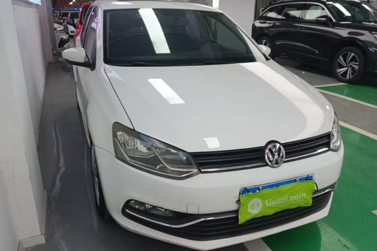 Used Volkswagen Polo 2016 1.6L Automatic Comfort Model Front Right 45 Deg