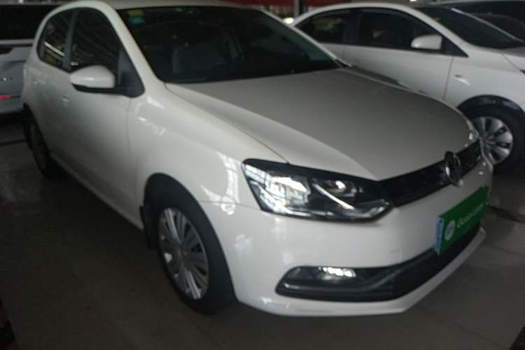 Used Volkswagen Polo 2016 1.6L Automatic Comfort Model Front Right 45 Deg