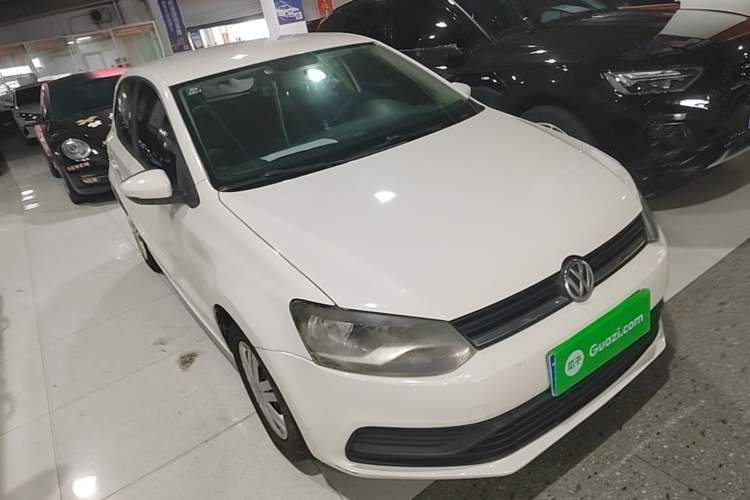 Used Volkswagen Polo 2016 1.4L Manual Fashion Model Front Right 45 Deg