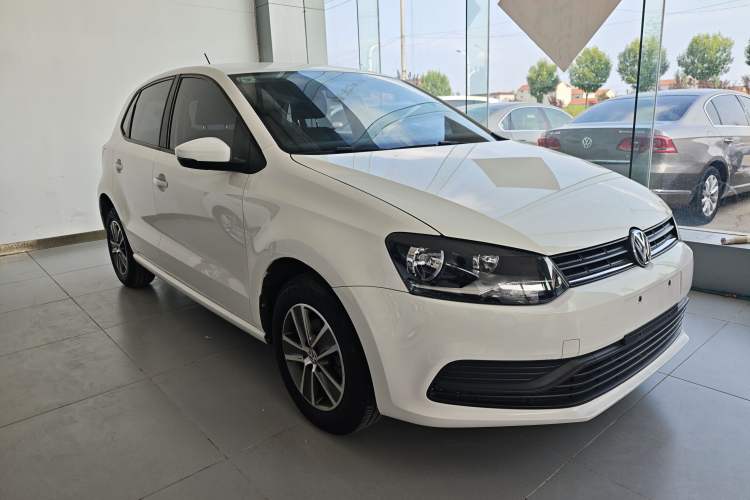 Used Volkswagen Polo 2016 1.4L Automatic Trendy Model Front Right 45 Deg