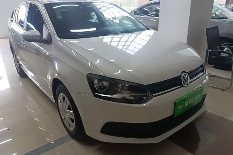Used Volkswagen Polo 2016 1.4L Automatic Trendy Model Front Right 45 Deg