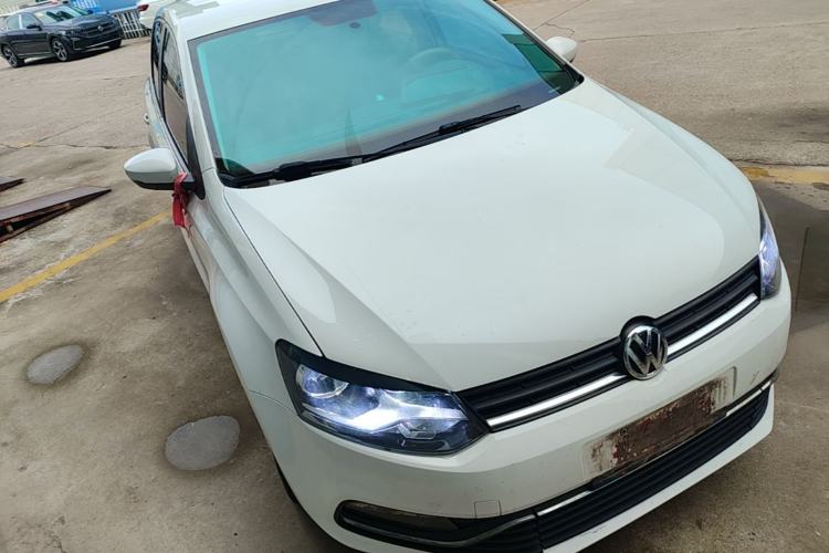 Used Volkswagen Polo 2016 1.4L Manual Fashion Model Front Right 45 Deg