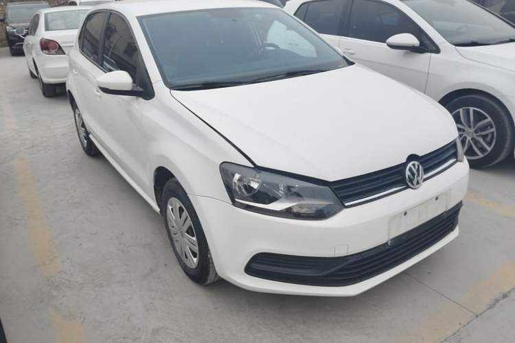 Used Volkswagen Polo 2016 1.4L Manual Fashion Model Front Right 45 Deg