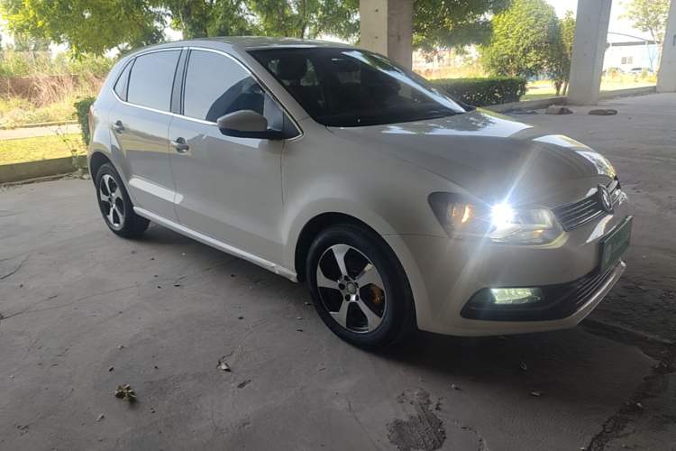 Used Volkswagen Polo 2016 1.4L Manual Fashion Model Front Right 45 Deg