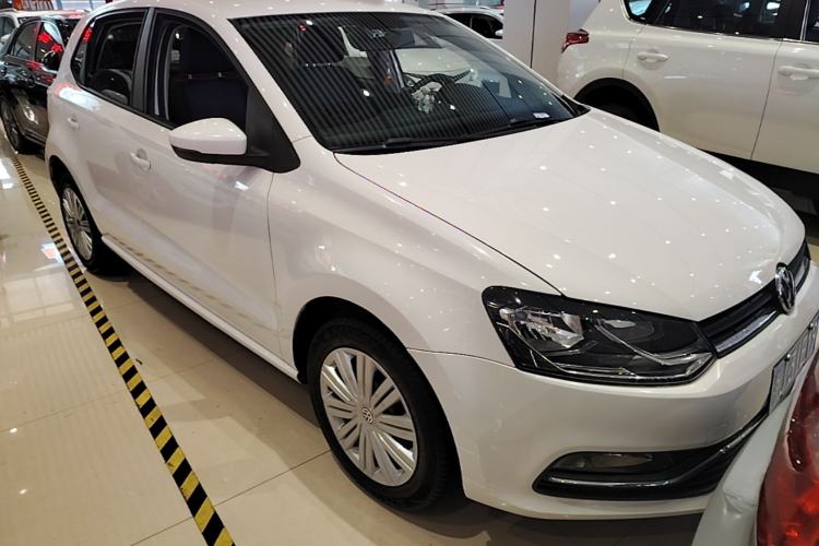 Used Volkswagen Polo 2016 1.6L Automatic Comfort Model Front Right 45 Deg