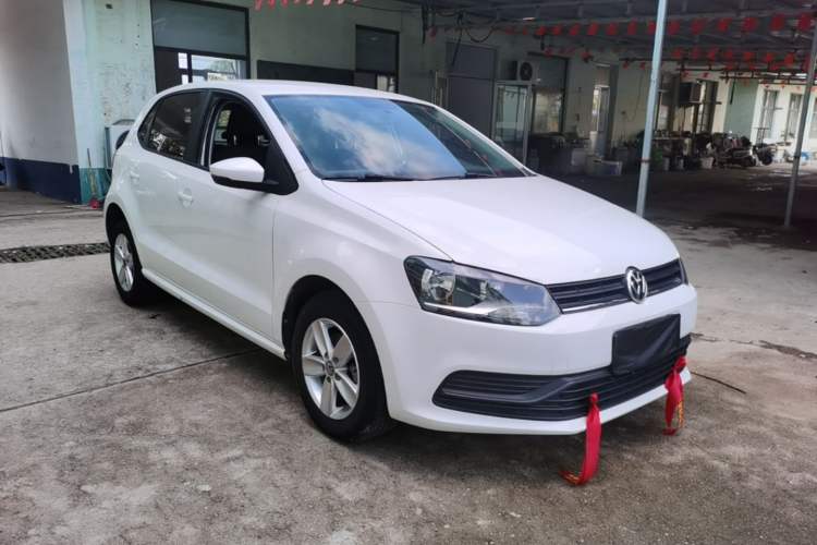Used Volkswagen Polo 2016 1.4L Manual Fashion Model Front Right 45 Deg
