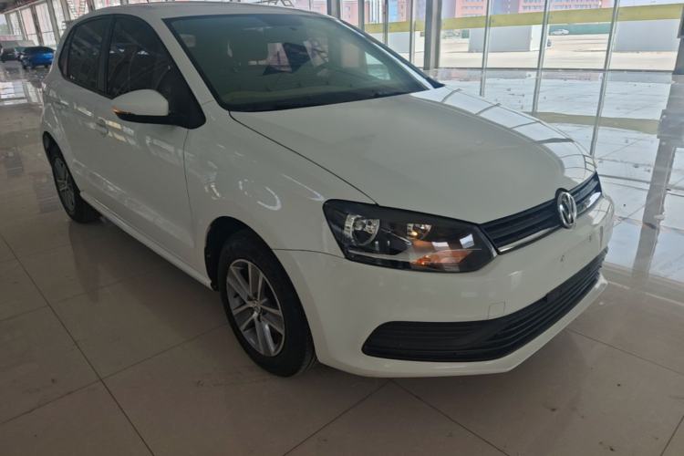 Used Volkswagen Polo 2016 1.4L Manual Fashion Model Front Right 45 Deg