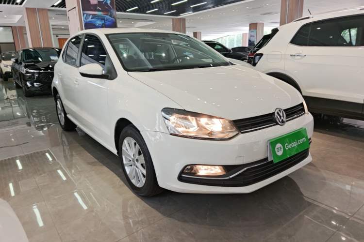 Used Volkswagen Polo 2016 1.6L Automatic Comfort Model Front Right 45 Deg