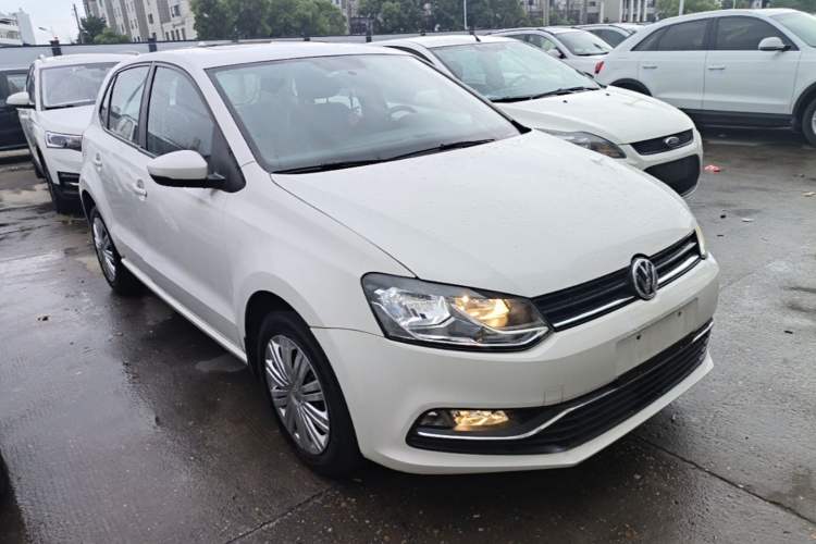 Used Volkswagen Polo 2016 1.6L Automatic Comfort Model Front Right 45 Deg
