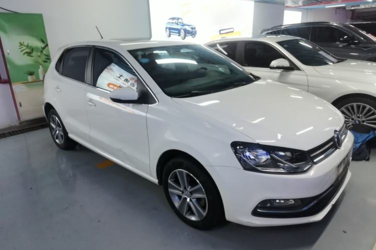 Used Volkswagen Polo 2016 1.6L Automatic Comfort Model Front Right 45 Deg