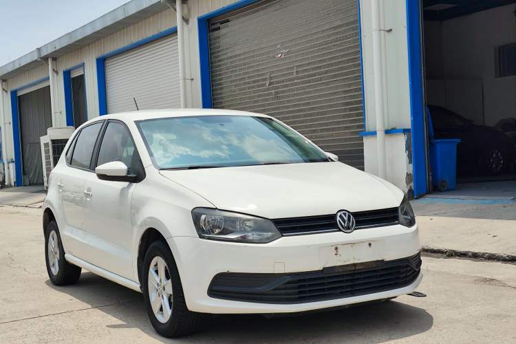 Used Volkswagen Polo 2016 1.4L Manual Fashion Model Front Right 45 Deg