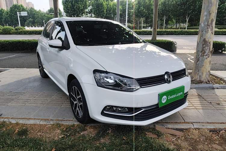 Used Volkswagen Polo 2016 1.6L Automatic Comfort Model Front Right 45 Deg