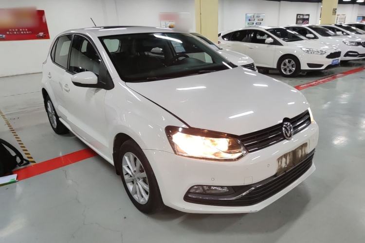Used Volkswagen Polo 2016 1.6L Automatic Luxury Model Front Right 45 Deg
