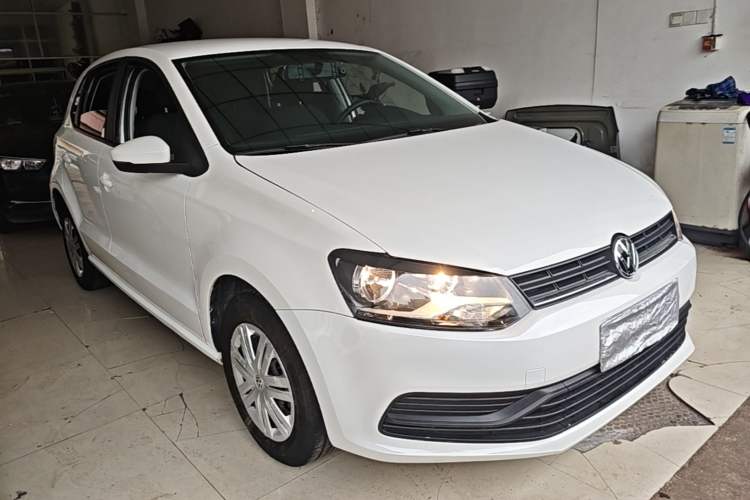Used Volkswagen Polo 2016 1.4L Manual Fashion Model Front Right 45 Deg