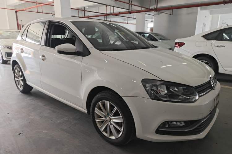 Used Volkswagen Polo 2016 1.6L Automatic Comfort Model Front Right 45 Deg