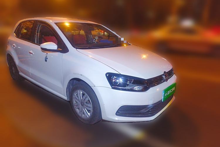 Used Volkswagen Polo 2016 1.4L Automatic Trendy Model Front Right 45 Deg
