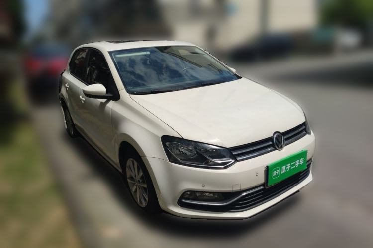 Used Volkswagen Polo 2016 1.6L Automatic Luxury Model Front Right 45 Deg