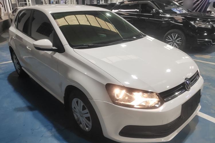 Used Volkswagen Polo 2016 1.4L Automatic Trendy Model Front Right 45 Deg