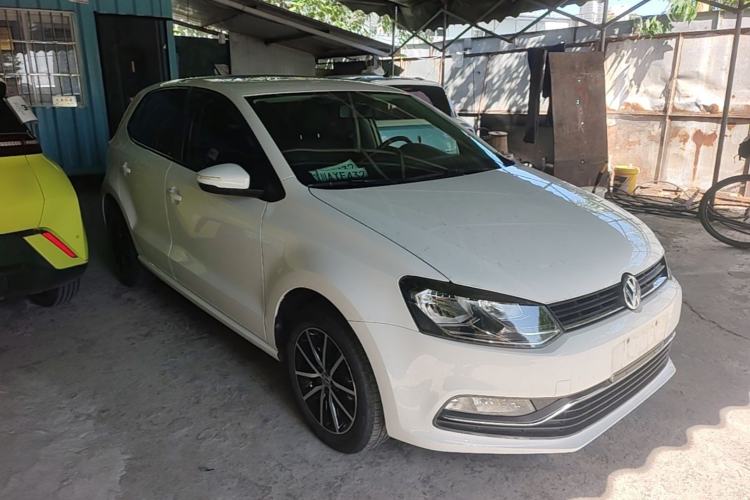 Used Volkswagen Polo 2016 1.6L Automatic Comfort Model Front Right 45 Deg