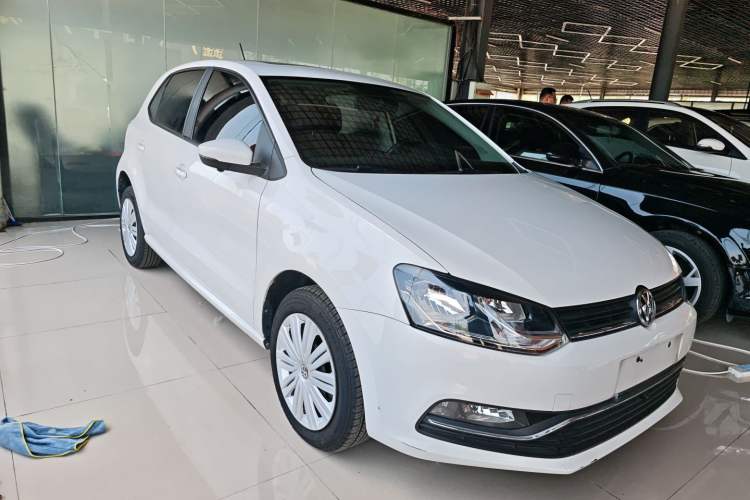 Used Volkswagen Polo 2016 1.6L Automatic Comfort Model Front Right 45 Deg