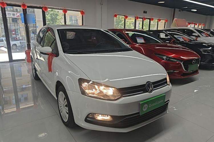 Used Volkswagen Polo 2016 1.6L Automatic Comfort Model Front Right 45 Deg