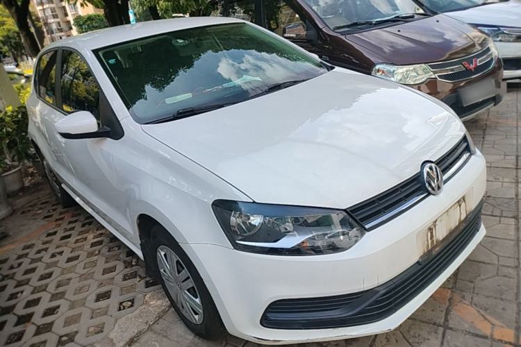 Used Volkswagen Polo 2016 1.4L Manual Fashion Model Front Right 45 Deg