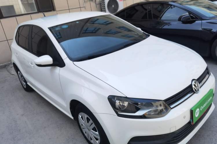 Used Volkswagen Polo 2016 1.4L Manual Fashion Model Front Right 45 Deg