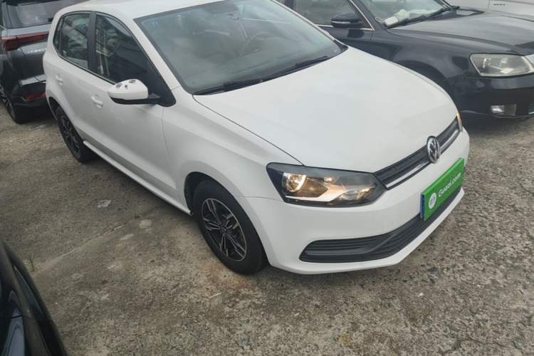 Used Volkswagen Polo 2016 1.4L Automatic Trendy Model Front Right 45 Deg