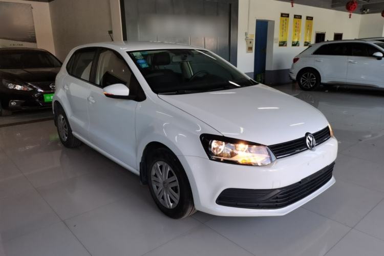 Used Volkswagen Polo 2016 1.4L Automatic Trendy Model Front Right 45 Deg